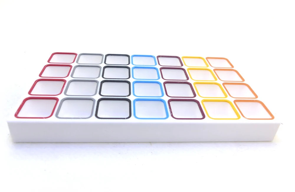 Boîte à compartiments avec codes couleurs : 28 compartiments de 15×15×10 mm generated online